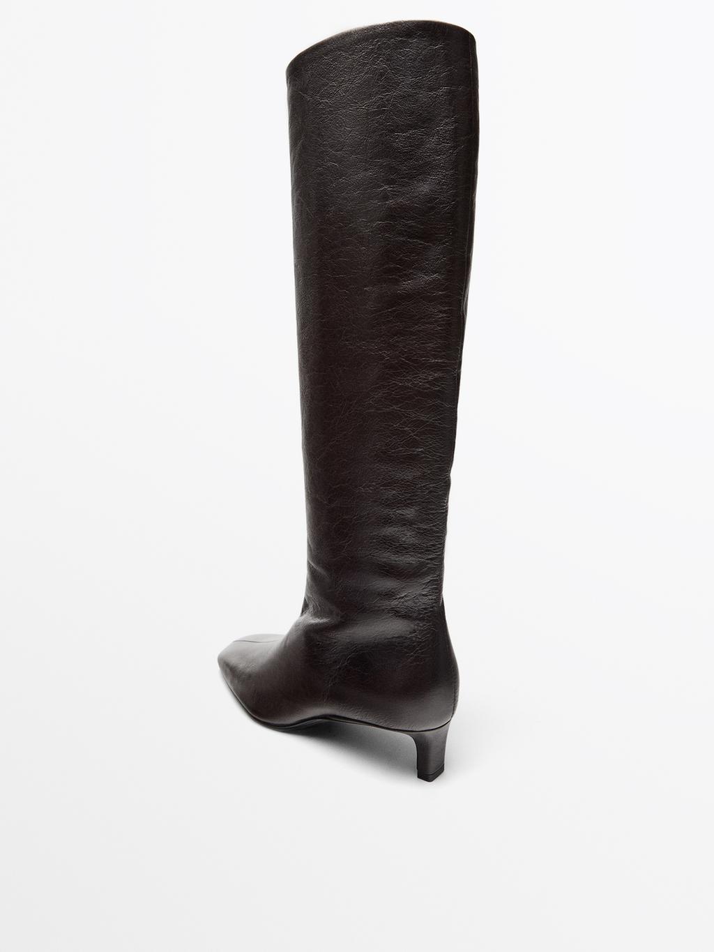 Leather boots with square vamp