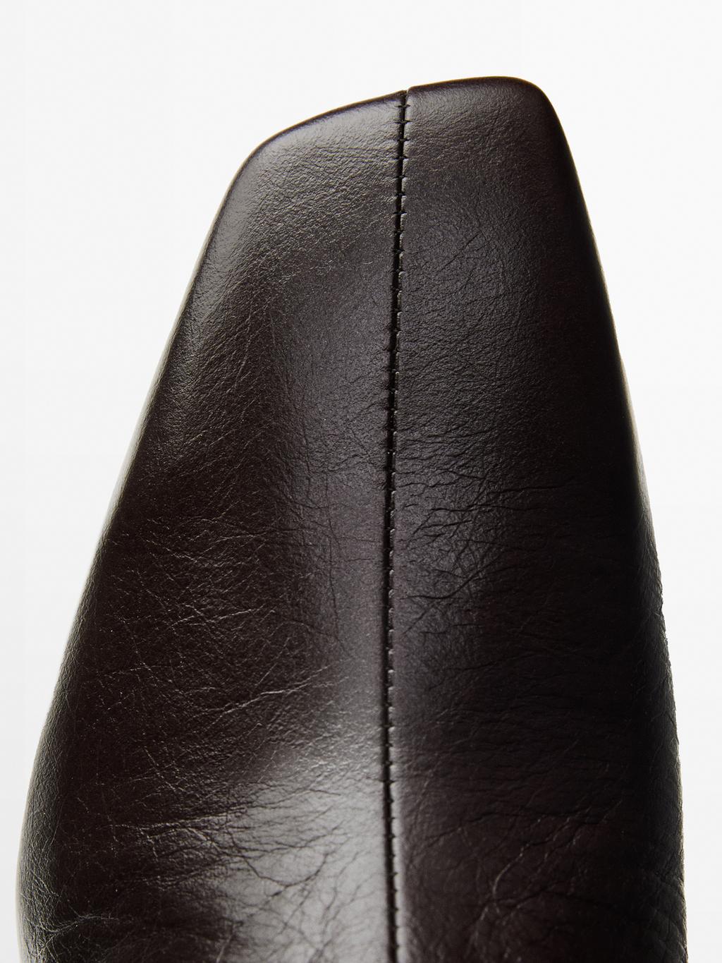 Leather boots with square vamp