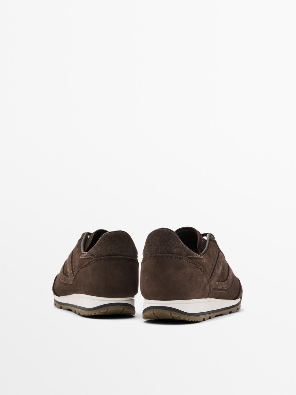 Monochrome leather trainers